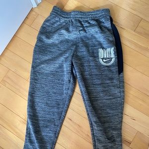 NIKE YOUTH SIZE LARGE BOYS JOGGERS